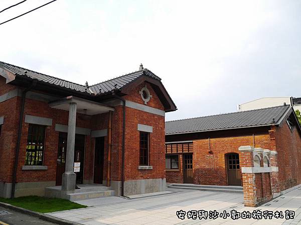 【高雄】台灣鳳梨工場:日治時期鳳梨罐頭工廠重啟,紅磚老屋飄鳳梨香 台灣鳳梨工場,泰芳商會鳳梨罐詰工場,鳳梨罐頭,大樹,九曲堂火車站,鳳梨產業展示館,旺來會社,高雄,老屋,打卡,拍照