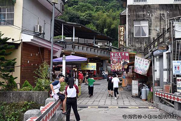泰安老街 清安豆腐街洗水坑吃黑皮臭豆腐推薦洪台玉軟嫩豆花 安妮與沙小郭的旅行札記 痞客邦