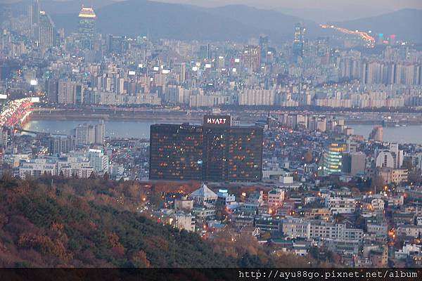 0388南山上俯瞰首爾.JPG