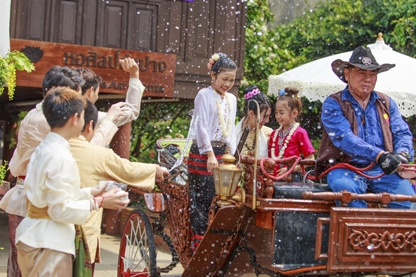 93.Festival-Songkran Lampang-1714SJ.JPG