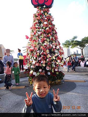 20131208Hello Kitty 40週年給我抱抱園遊會2.JPG