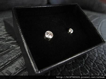 CZ鋯石夾鑲針耳16 CZ鋯石夾鑲針耳16