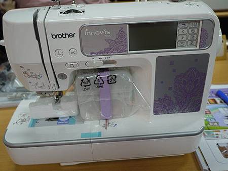 Brother 兄弟 NV-950 虹彩星鑽! 喜佳20周年~新機推出(鴿子窩現貨供應) Brother 兄弟 NV-950 虹彩星鑽! 喜佳20周年~新機推出(鴿子窩現貨供應)