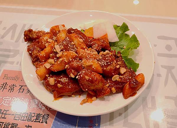 《食記》台中非常石鍋 - 台中推薦韓式料理，品嚐美食+韓服體