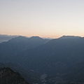 雲霧環繞的山景