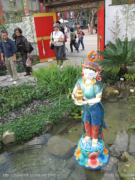 101205．2010台北花博-04．美術館區．寰宇庭園 (14).jpg