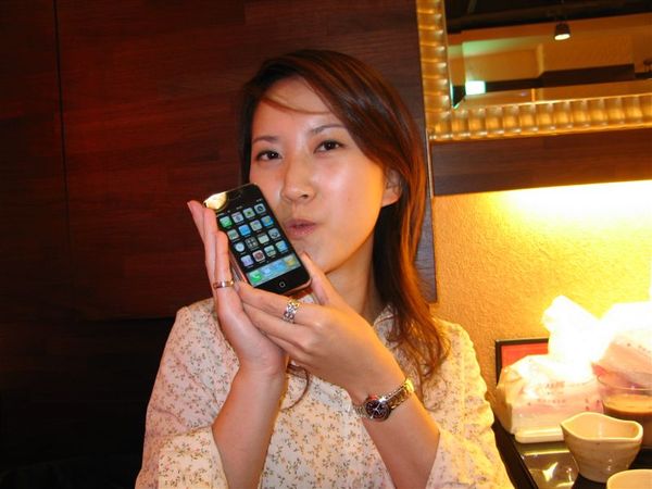 阿儂跟iPhone (廖董的iphone好棒唷) 阿儂跟iPhone (廖董的iphone好棒唷)