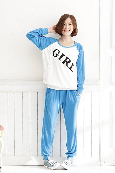 7021 GIRL字母撞色哺乳運動風套裝/居家服-藍 ~ $399 ~ 艾琳媽咪屋孕婦裝/哺乳衣/孕婦褲/哺乳披肩/睡衣訂製批發