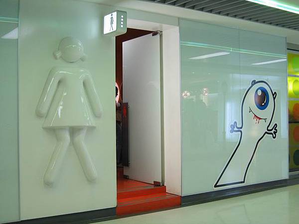 廁所也設計的挺妙的
