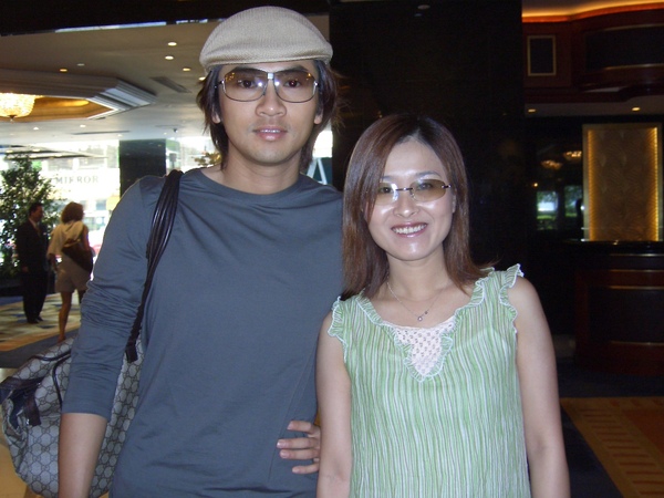 JOEY仔和有朋攝於2004年9月28日香格里拉酒店(HK).jpg