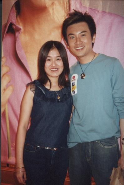 我和有朋攝於2001.8.25香港生日會上.jpg