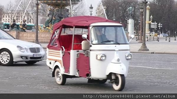 好口愛的車子！他的主人超級愛護它的，一停好車，就幫他擦擦抹抹！