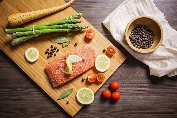 preparing-grilled-salmon-steak-picjumbo-com.jpg