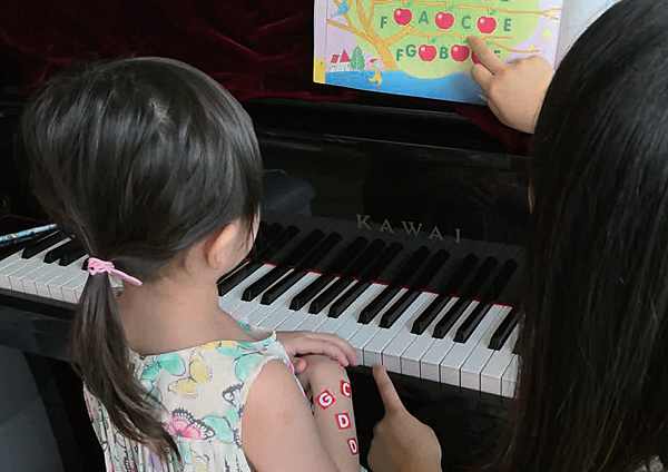 孩子學鋼琴的好處，家長們熟悉多少？  鋼琴教學、鋼琴收購、鋼