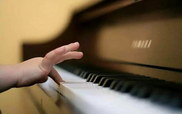 每天都要練習中古鋼琴，但每次時間不要過長 鋼琴教學、鋼琴回收