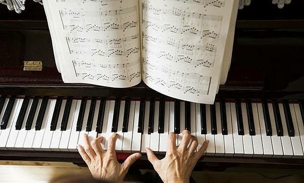 鋼琴回收 鋼琴收購   學中古鋼琴、買賣二手鋼琴 Rita老