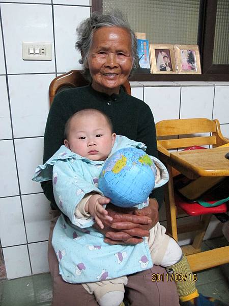 蕙如家的二寶：奶奶和小姪子