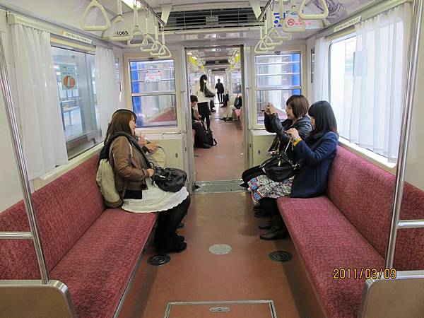 電車內部