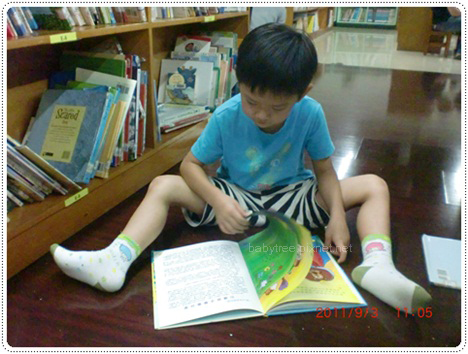 小孩看書.jpg 小孩看書.jpg