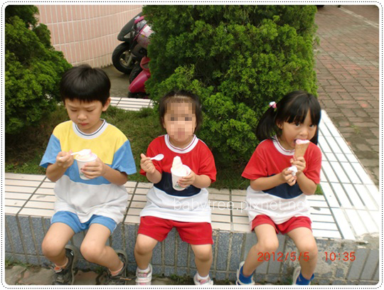 小孩吃冰淇淋 小孩吃冰淇淋