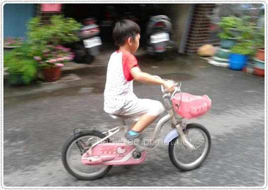 小孩騎單車