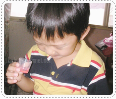小孩吃藥.jpg 小孩吃藥.jpg