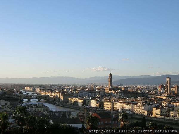 明信片般的Arno河風景