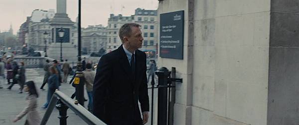 007_Skyfall.2012.mkv_20170718_020916.704.jpg