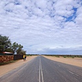 DSC_4171 outdoor的公路都這樣一條直直可以開110KM