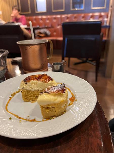 東京吃什麼❤️銀座下午茶☕️現烤脆皮焦糖布蕾🍮淋上滿滿「黑糖