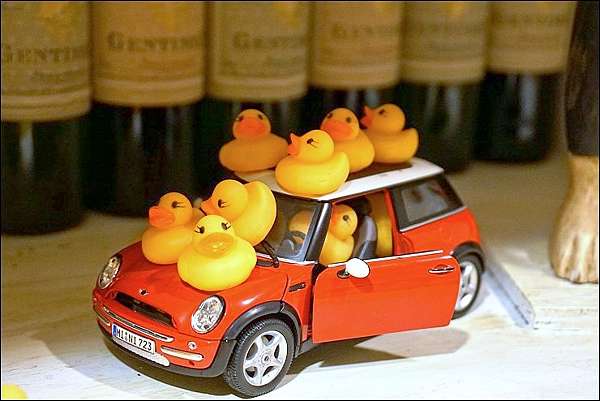 日本秋田車站美食 可愛爆表的黃色小鴨主題咖啡廳 Cafe Pamplemousse 手繪菜單 超大份量厚鬆餅全都露 魔鬼甄與天使嘉 痞客邦