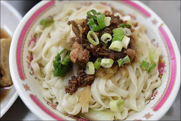 魔鬼甄花瘋玩台灣 赤中寺超夢幻石斛蘭瀑布 台南白河美食好吃懶人包 本周母親節假日大滿開 魔鬼甄與天使嘉