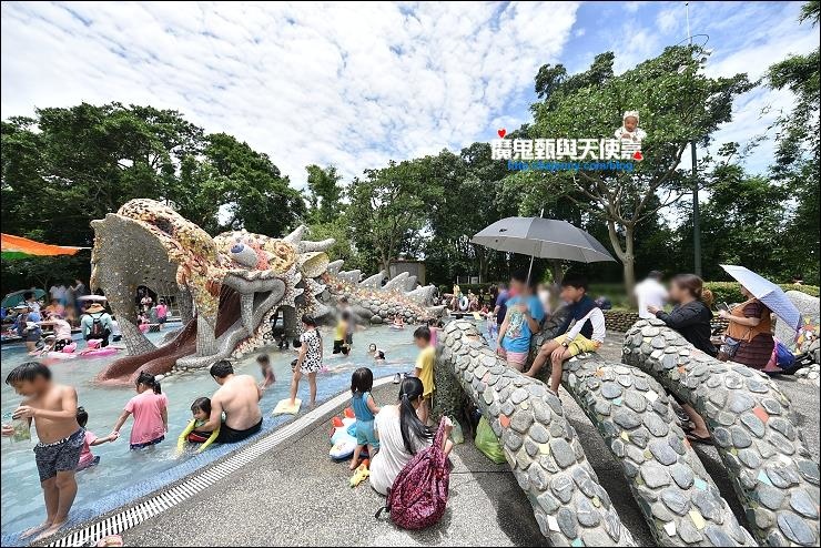 《北台灣特色溜滑梯推薦》桃園龍潭大池~免門票超酷神龍溜滑梯戲水池,免費青蔥味噌湯喝到飽的複園焢肉飯! @ 魔鬼甄與天使嘉 :: 痞客邦 PIXNET ::