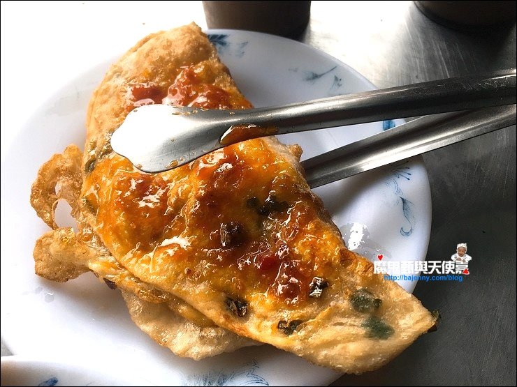 《三重美食/小姑食記》三重國小秀江街無店名蛋餅,直接鐵夾大喀蛋餅! @ 魔鬼甄與天使嘉 :: 痞客邦 PIXNET ::