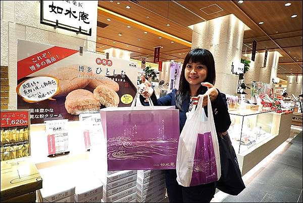福岡必買伴手禮 百年老店筑紫菓匠如水庵 招牌筑紫もち 麻糬 草莓大福跟博多一品日式馬卡龍好迷人 魔鬼甄與天使嘉 福岡必買伴手禮 百年老店筑紫菓匠如水庵 招牌筑紫もち 麻糬 草莓大福跟博多一品日式馬卡龍好迷人 魔鬼甄與天使嘉