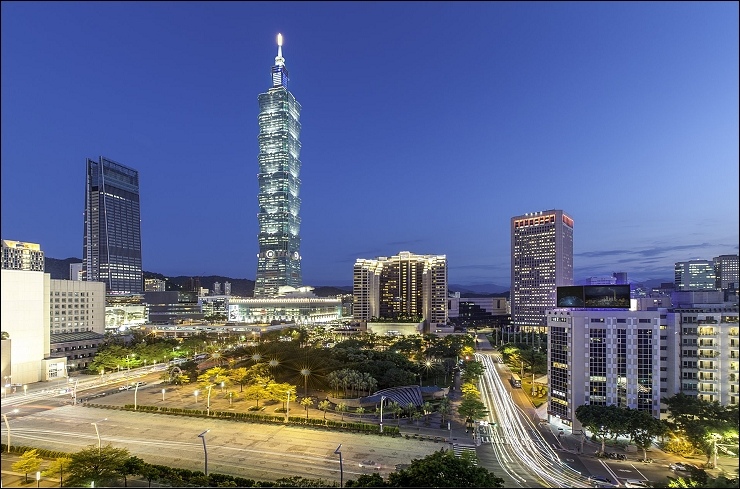 Grand Hyatt Taipei Exterior Night.jpg