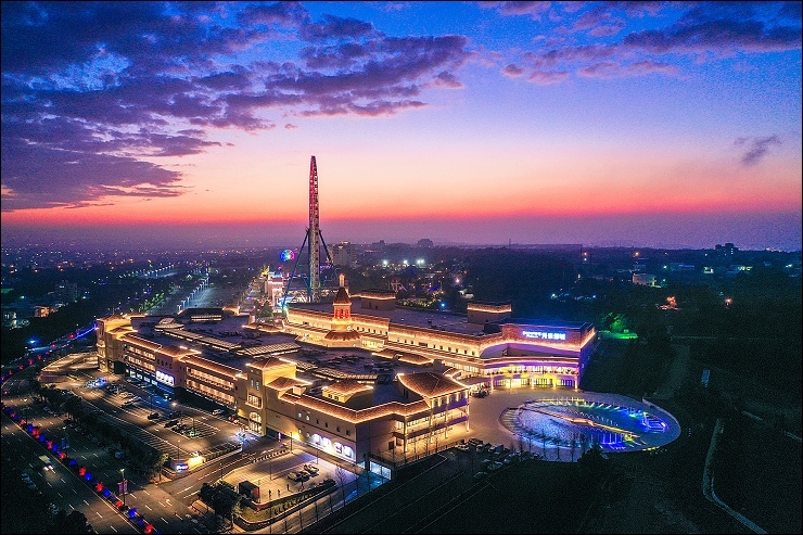 麗寶outlet夜景.jpg