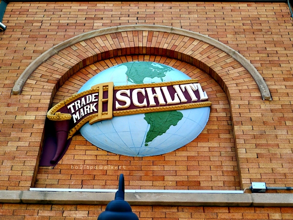 Schlitz tied house