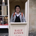 SALLY LUNN'S外面的涼亭,今天我很觀光客