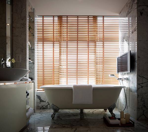 Lanson Place Hotel Hong Kong_Penthouse Suite bathtub.jpg