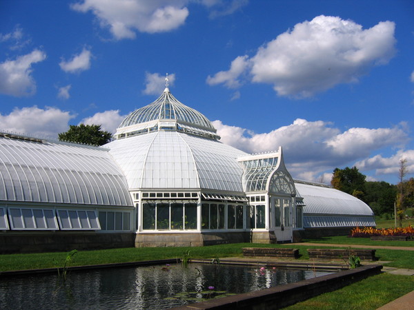 Schenley 公園旁的植物園