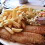 Volendam 享用魚肉餐 Volendam 享用魚肉餐