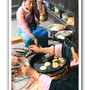 普米族人烤米製食品 普米族人烤米製食品