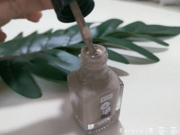 MYXJ_20190318044039_fast.jpg 【指甲油】包色就對了!限量「UNT 魔幻水指彩 BT21設計款」UNT 指甲油新品全系列7色開箱