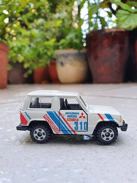 TOMICA 69 MITSUBISHI MOTORS PAJERO RALLY ART