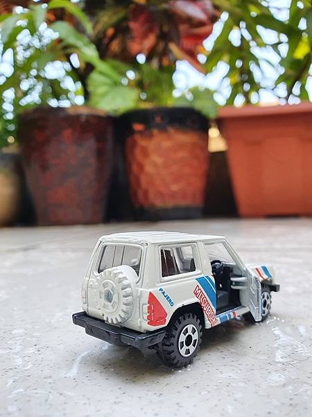 TOMICA 69 MITSUBISHI MOTORS PAJERO RALLY ART