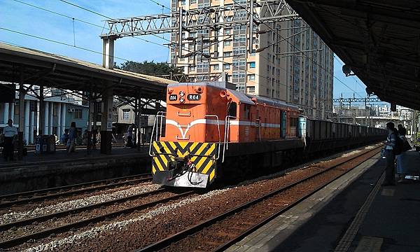 台鐵R64 桃園火車站 2011年