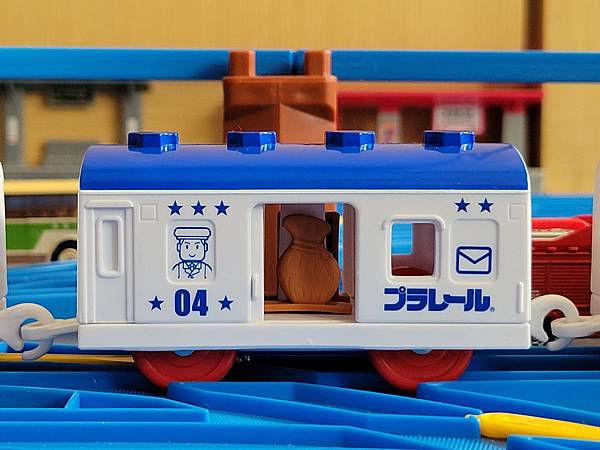 車門可開關,車廂內有貨物模型 車門可開關,車廂內有貨物模型