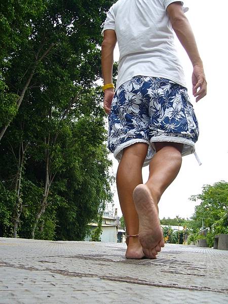 赤腳走路能增強身體免疫力