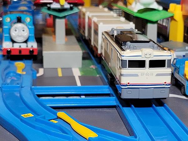 Plarail EF60，19號機，和平號配色，絕版車